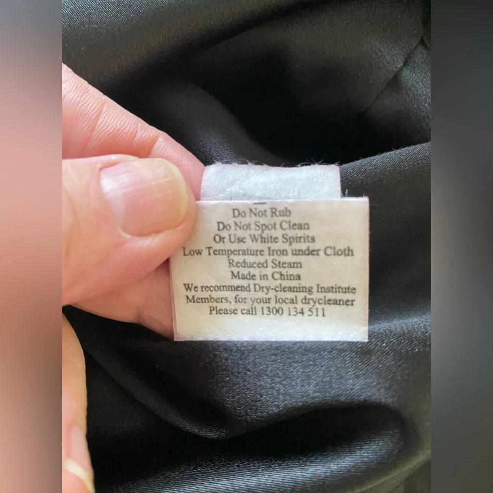 Fully lined black cocktail dress with gold beading - Picture 5 of 7